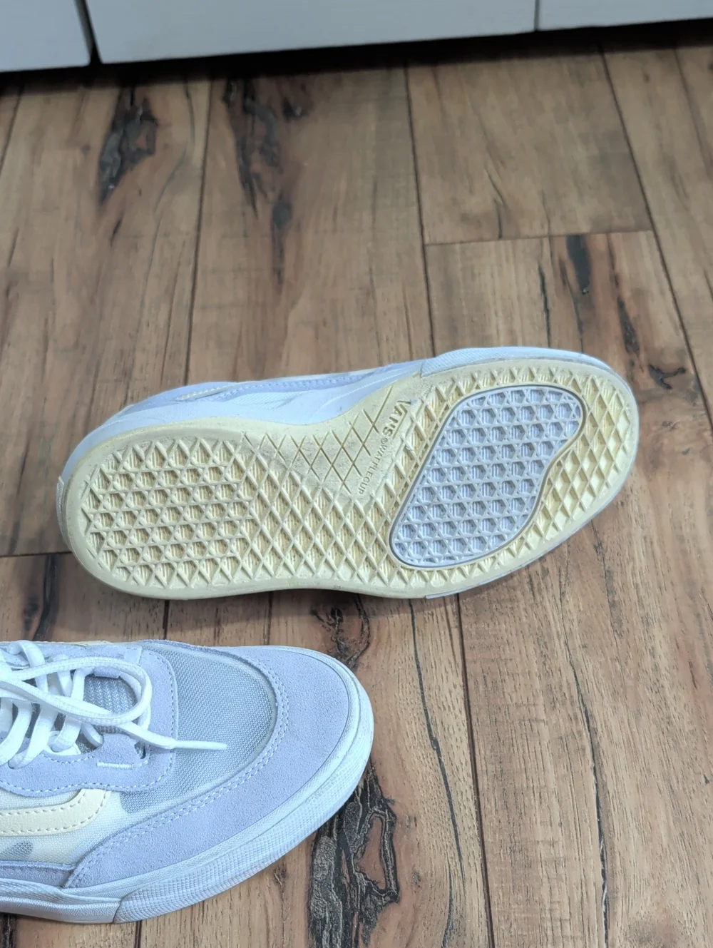 Vans Low-Top Lace-Up Sneakers in Light Lavender & Cream